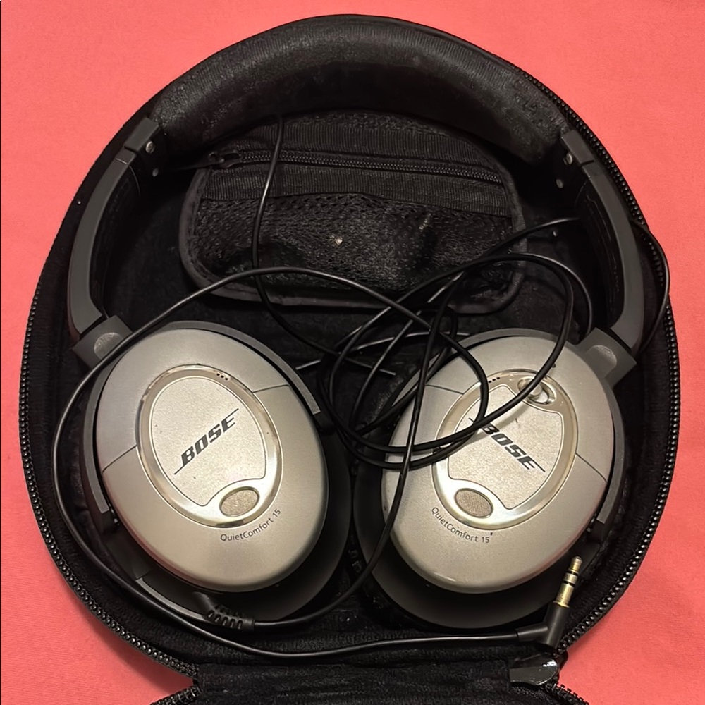 Bose Silver Over-Ear Headphones with Noise Isolation